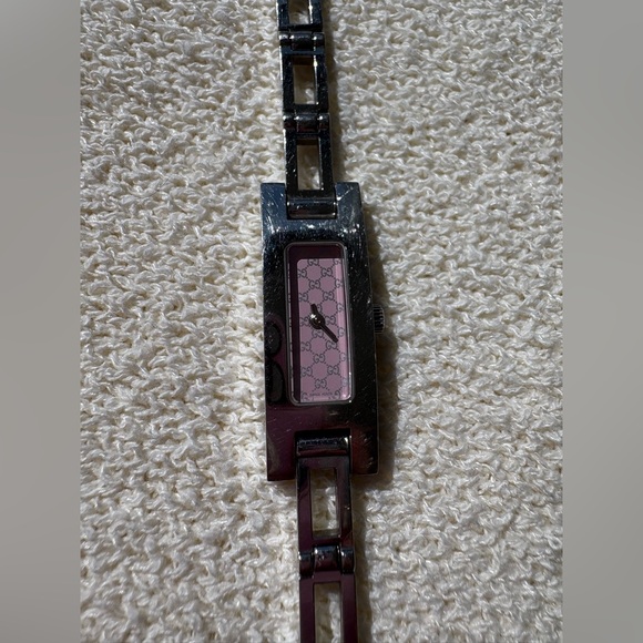 Gucci Pink Logo Women’s Watch - Picture 1 of 5